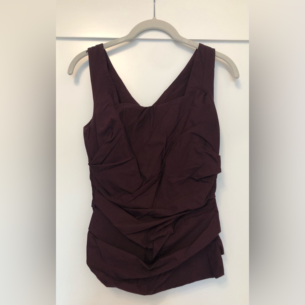 Gorgeous plum Ann Taylor sleeveless scrunch ruffle shell / top (size 0) 💜